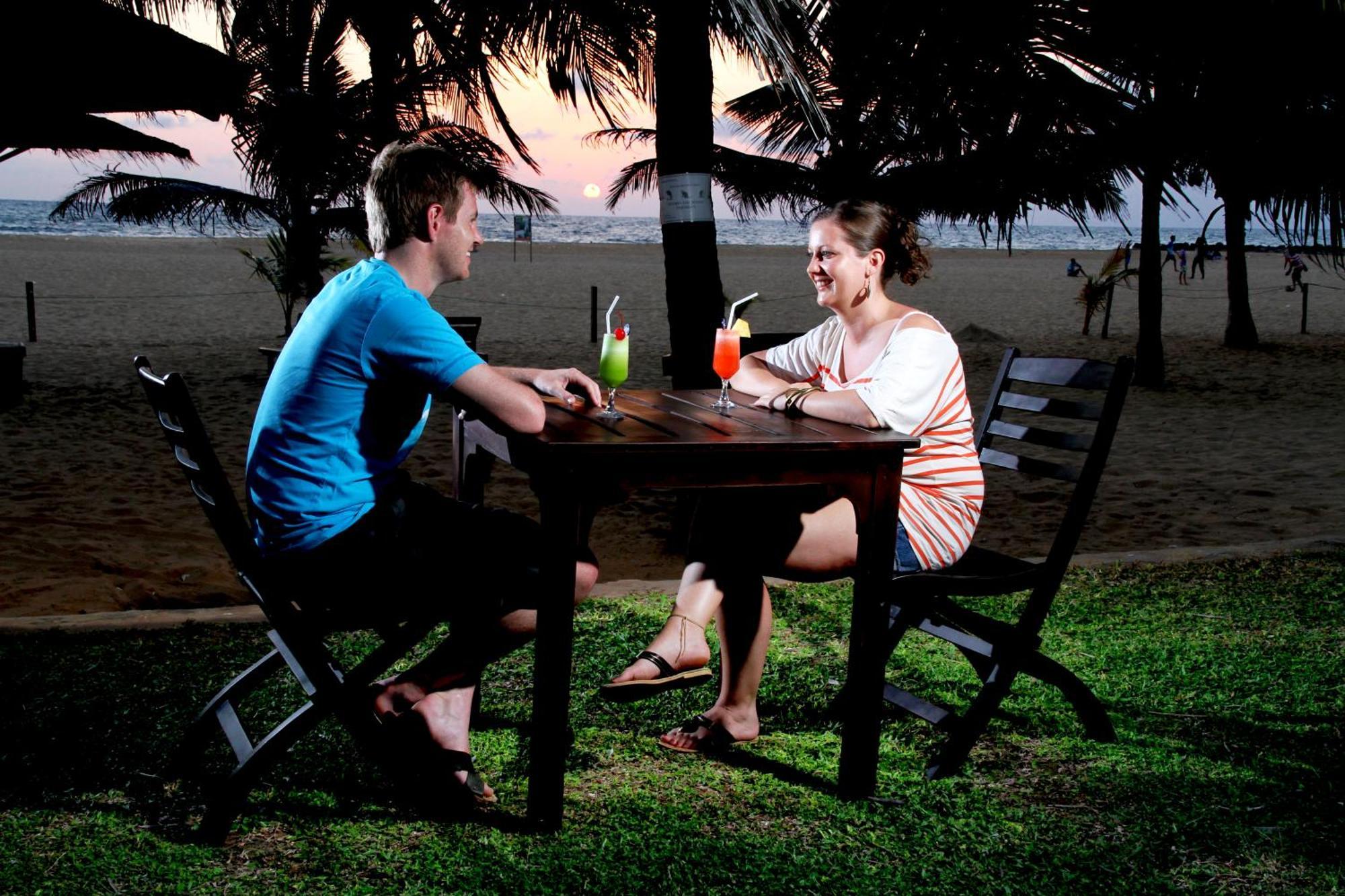 Goldi Sands Hotel Negombo Esterno foto