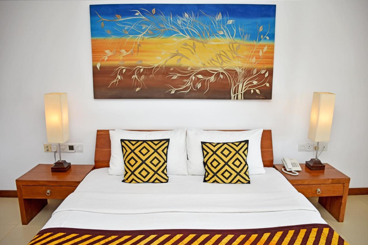 Goldi Sands Hotel Negombo Esterno foto